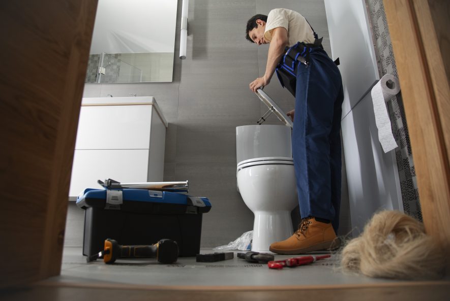 Clogged toilet bowl / Clearing toilet bowl choke